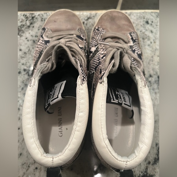 Womans GIANNI BINI Animal Print Snakeskin Suede High Top Sneakers Size 9 - Picture 7 of 9